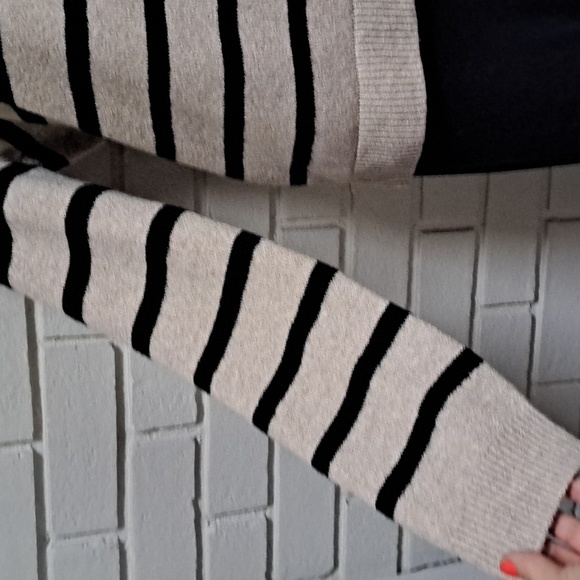 Belle Tan/Black Striped Criss Cross V-Neck Sweater. Size Large NWT - Picture 4 of 11